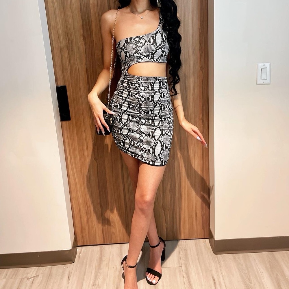 SHEIN Black and White One Shoulder Dress